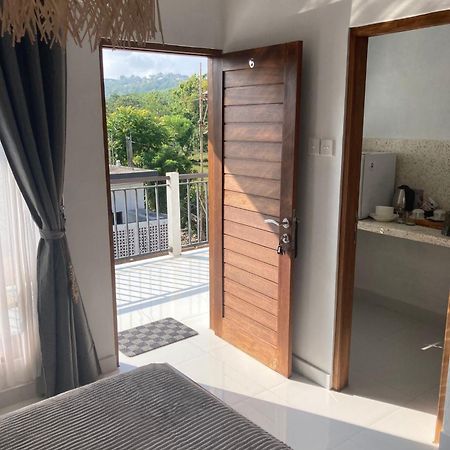 Villa Iris Homestay อูลูวาตู ภายนอก รูปภาพ