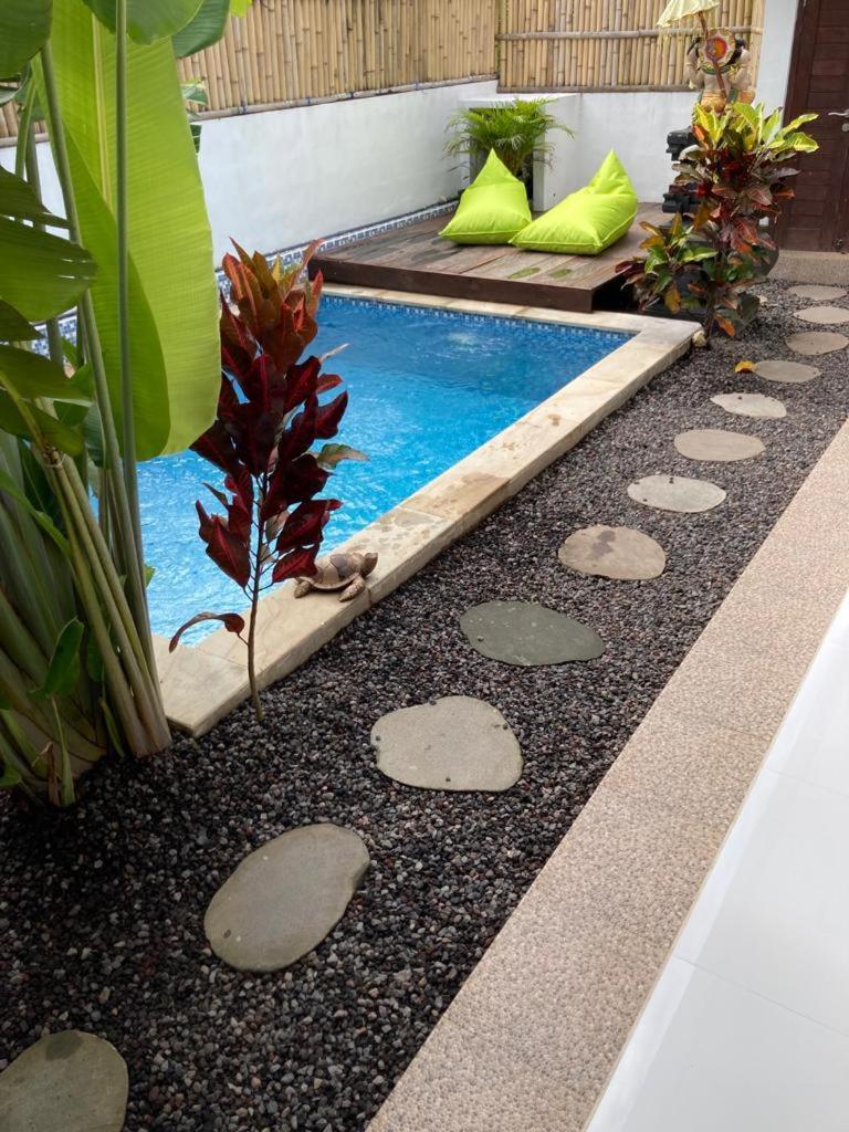 Villa Iris Homestay อูลูวาตู ภายนอก รูปภาพ